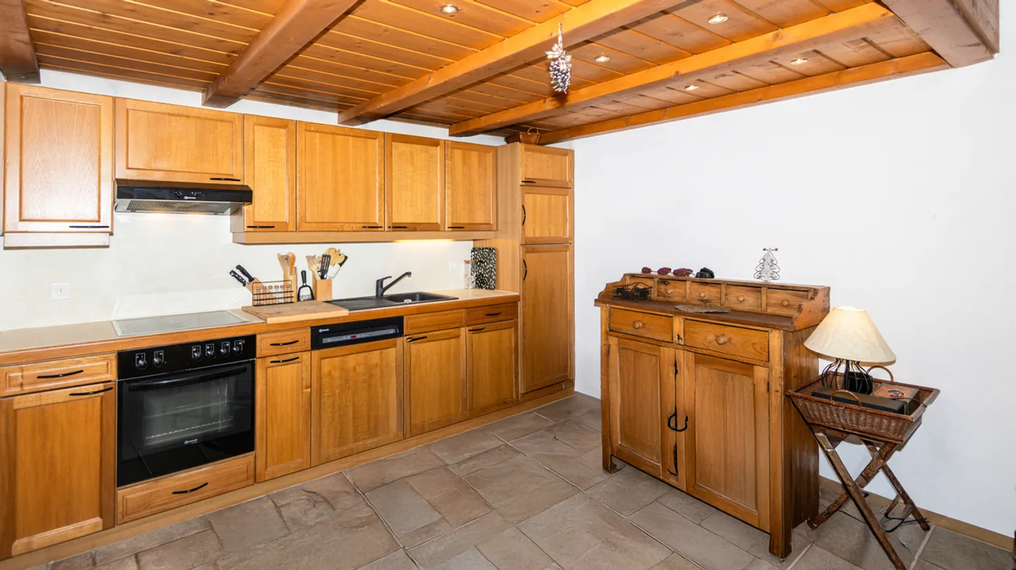 For Sale 4.5 Room Apartment in the Heart of Diablerets - Photo 3 of 12
