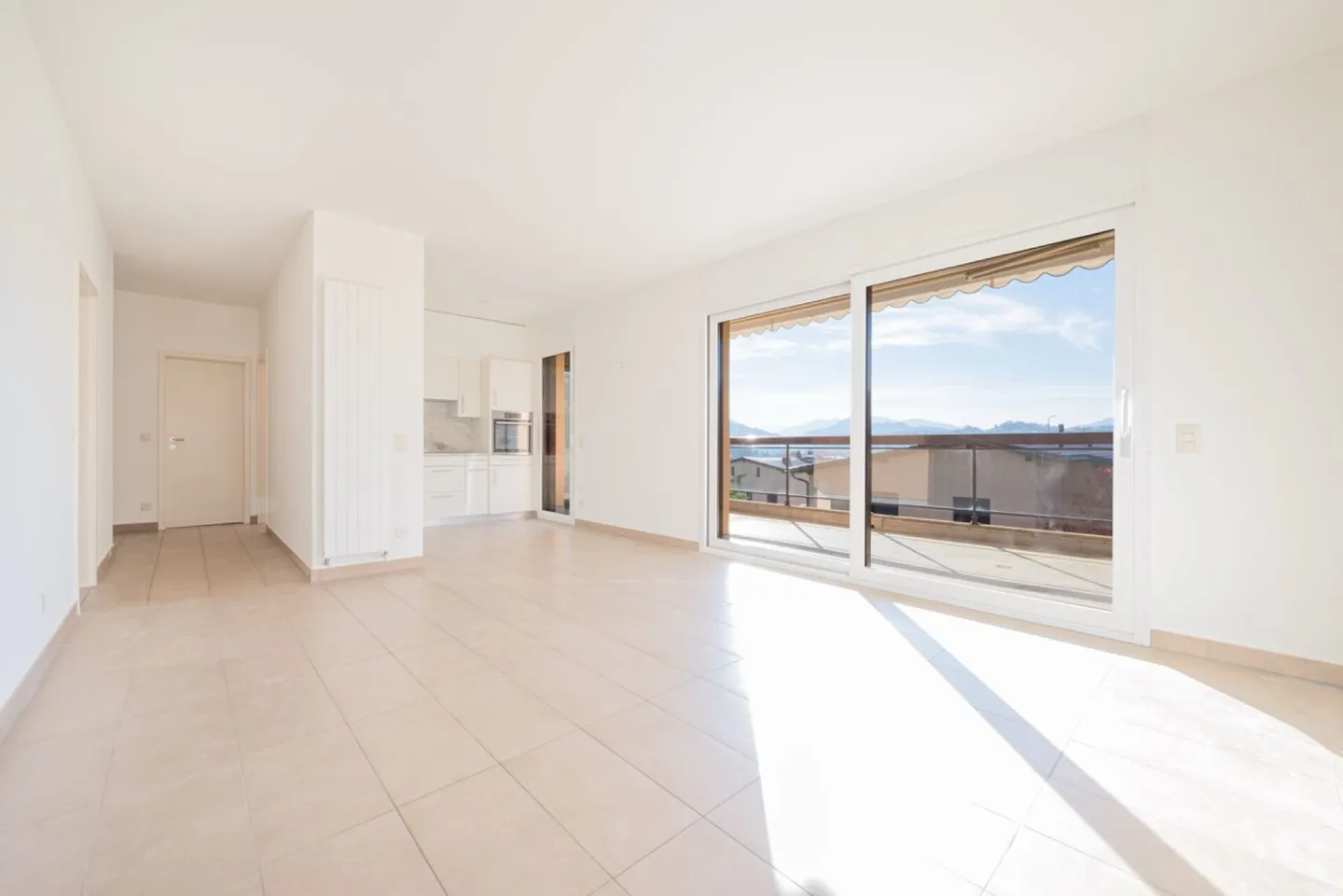 Top floor flat with stunning open views of the lake - Photo 5 of 16