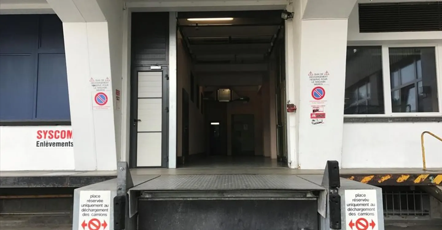 Superfici di 220m2 - Contratto di affitto flessibile - Consegna con camion e carrello elevatore - Foto 6 di 6