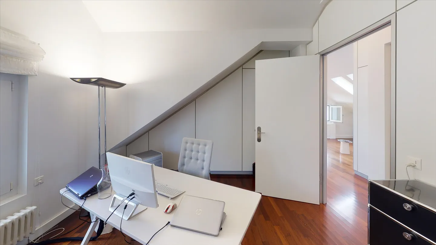 Beautiful premises in the best location in Seefeld - Photo 2 of 4