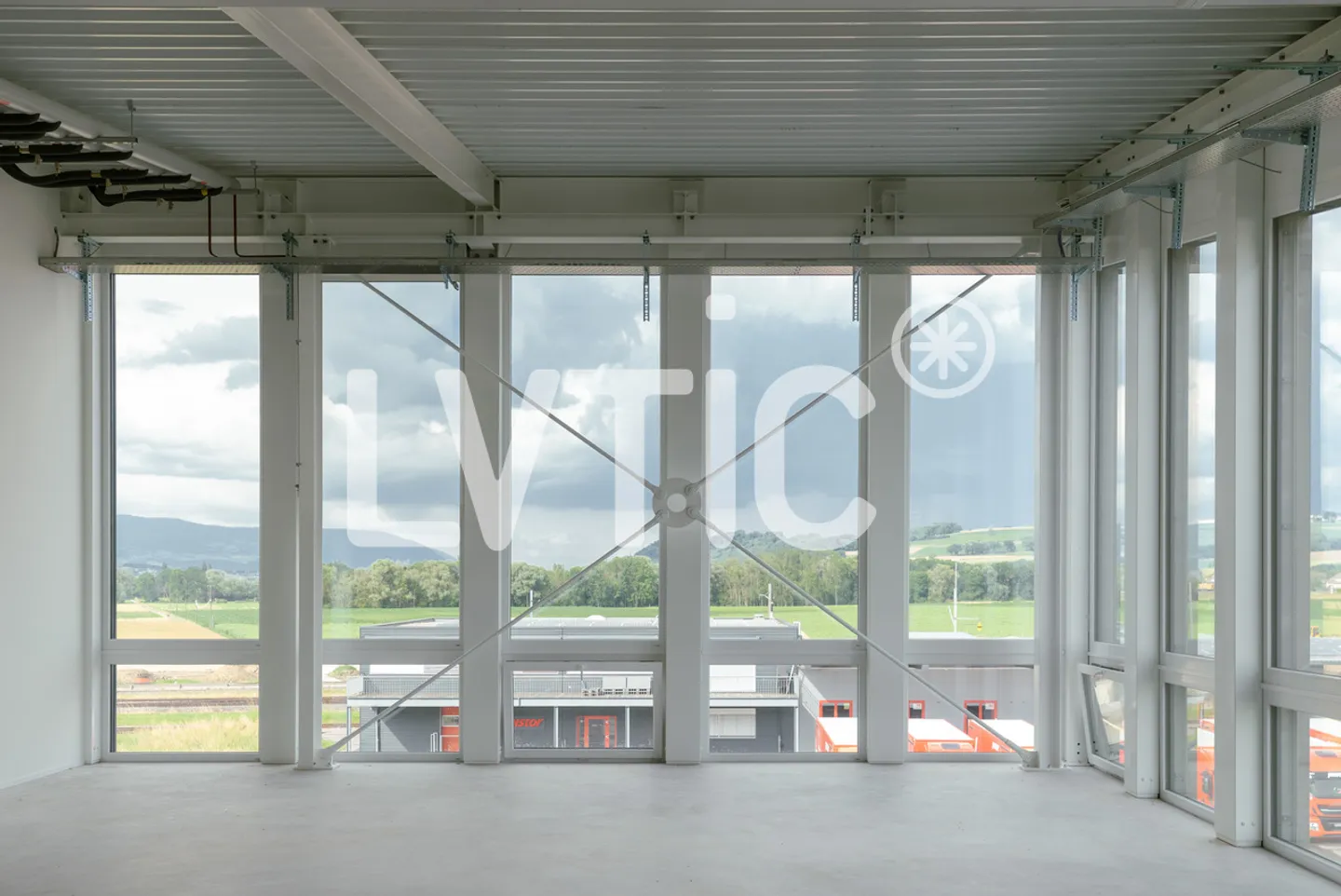 800 m2 Büros teilbar ab 300 m2 zur Miete in Chavornay - Foto 4 von 6