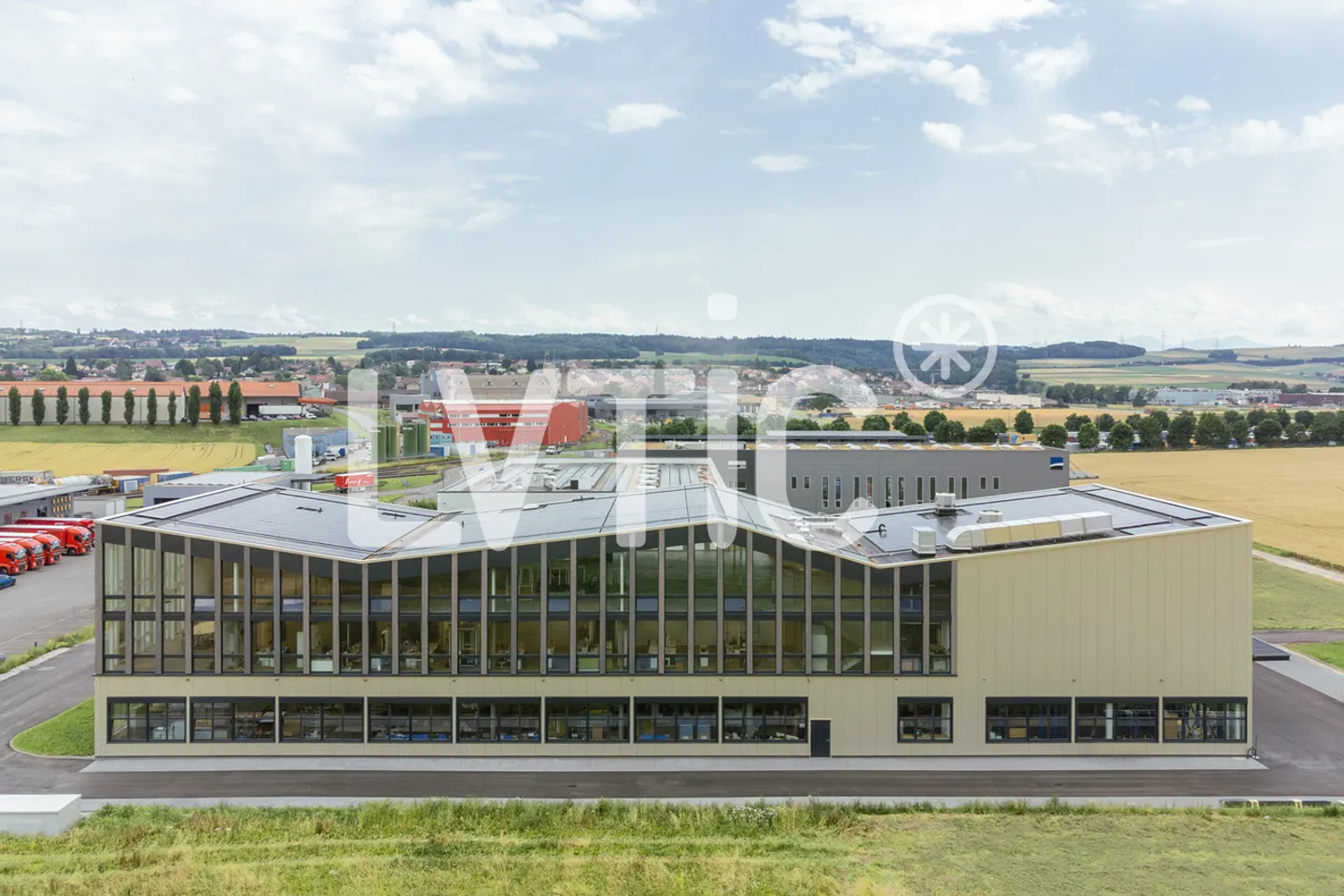 800 m2 Büros teilbar ab 300 m2 zur Miete in Chavornay - Foto 1 von 6