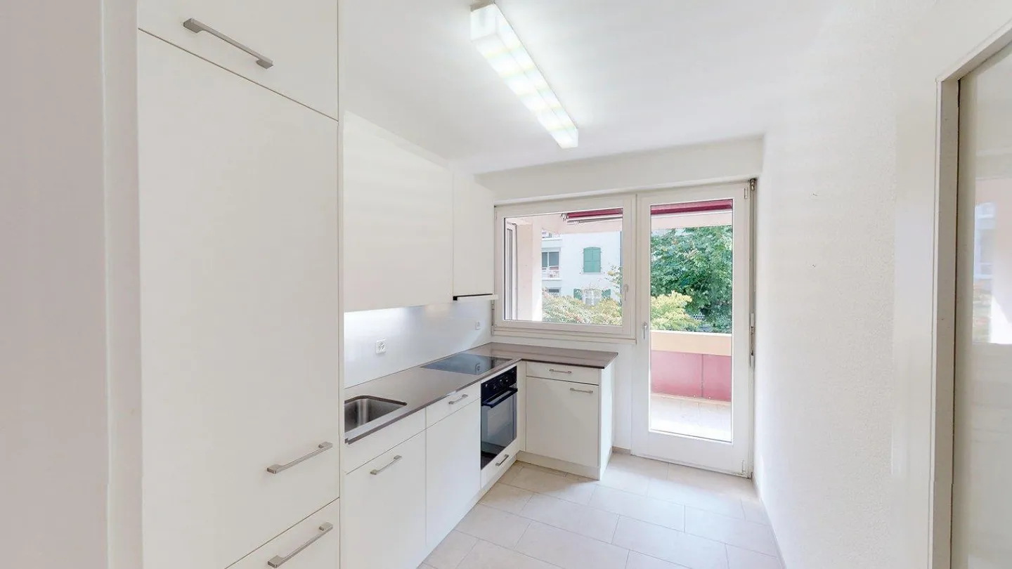 Appartement 3.5 pièces récemment rénové avec vue sur la verdure - Photo 2 sur 10