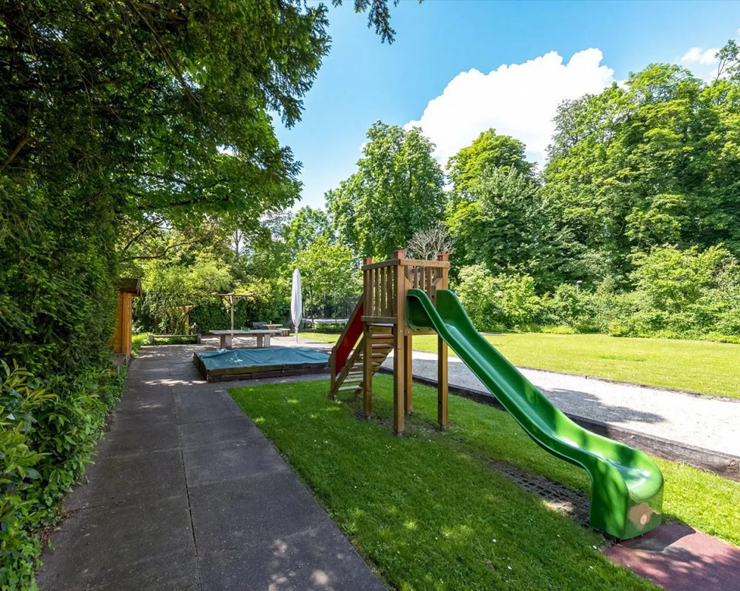 Appartement 3.5 pièces récemment rénové avec vue sur la verdure - Photo 10 sur 10
