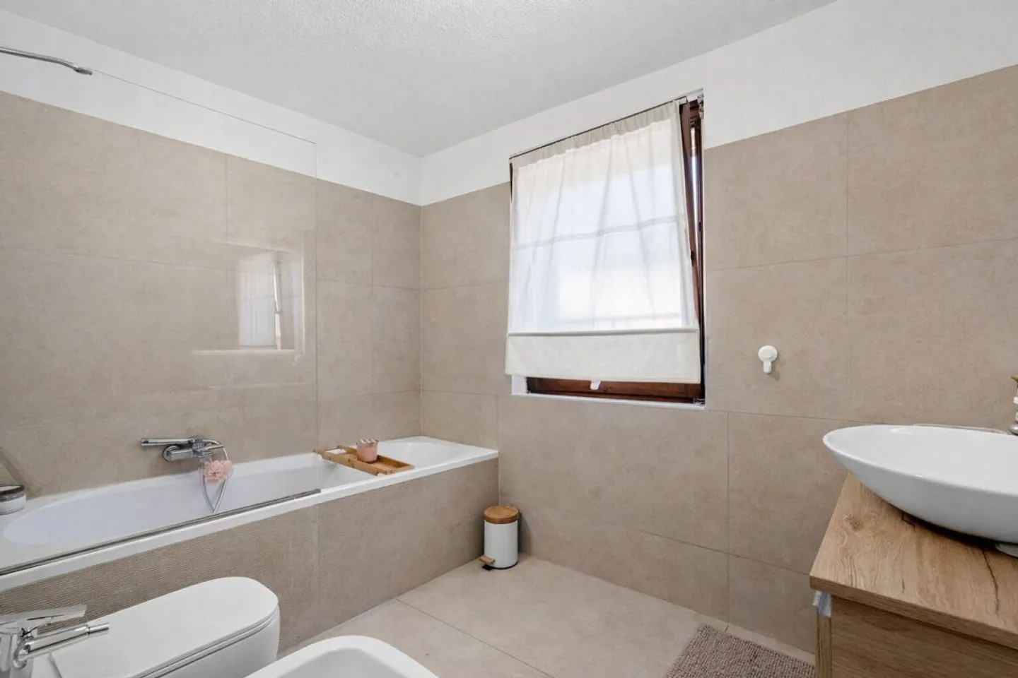 Semi-detached house with garden and view - Photo 15 of 30