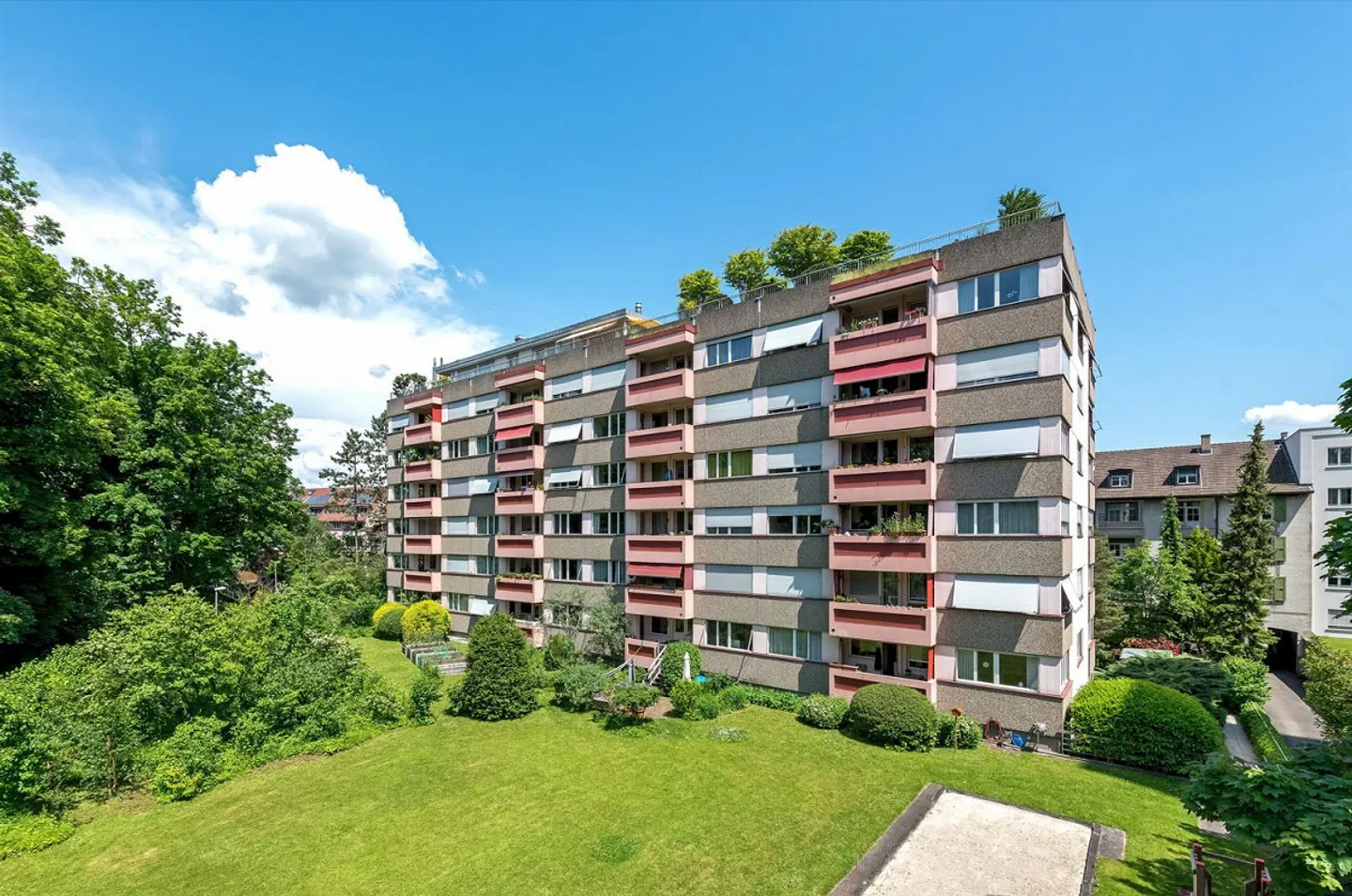 Appartement 3.5 pièces récemment rénové avec vue sur la verdure - Photo 9 sur 10