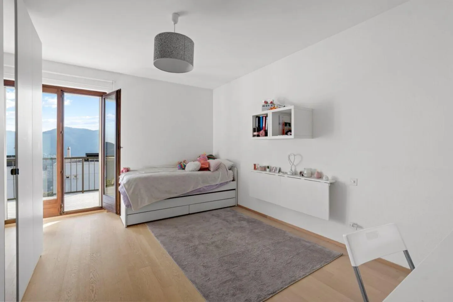 Semi-detached house with garden and view - Photo 12 of 30