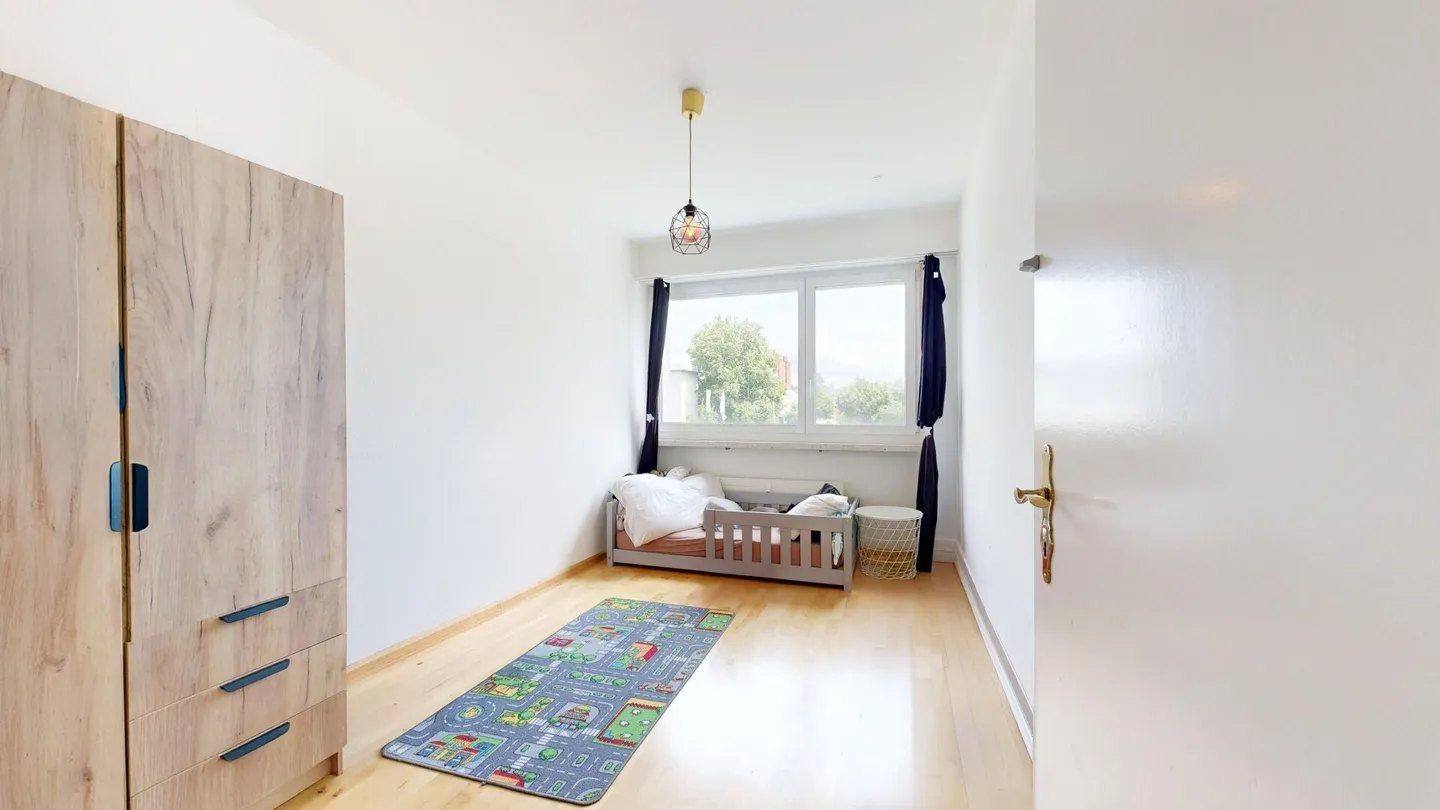 Appartamento accogliente con ampio balcone, cantina e posto auto - Foto 8 di 14