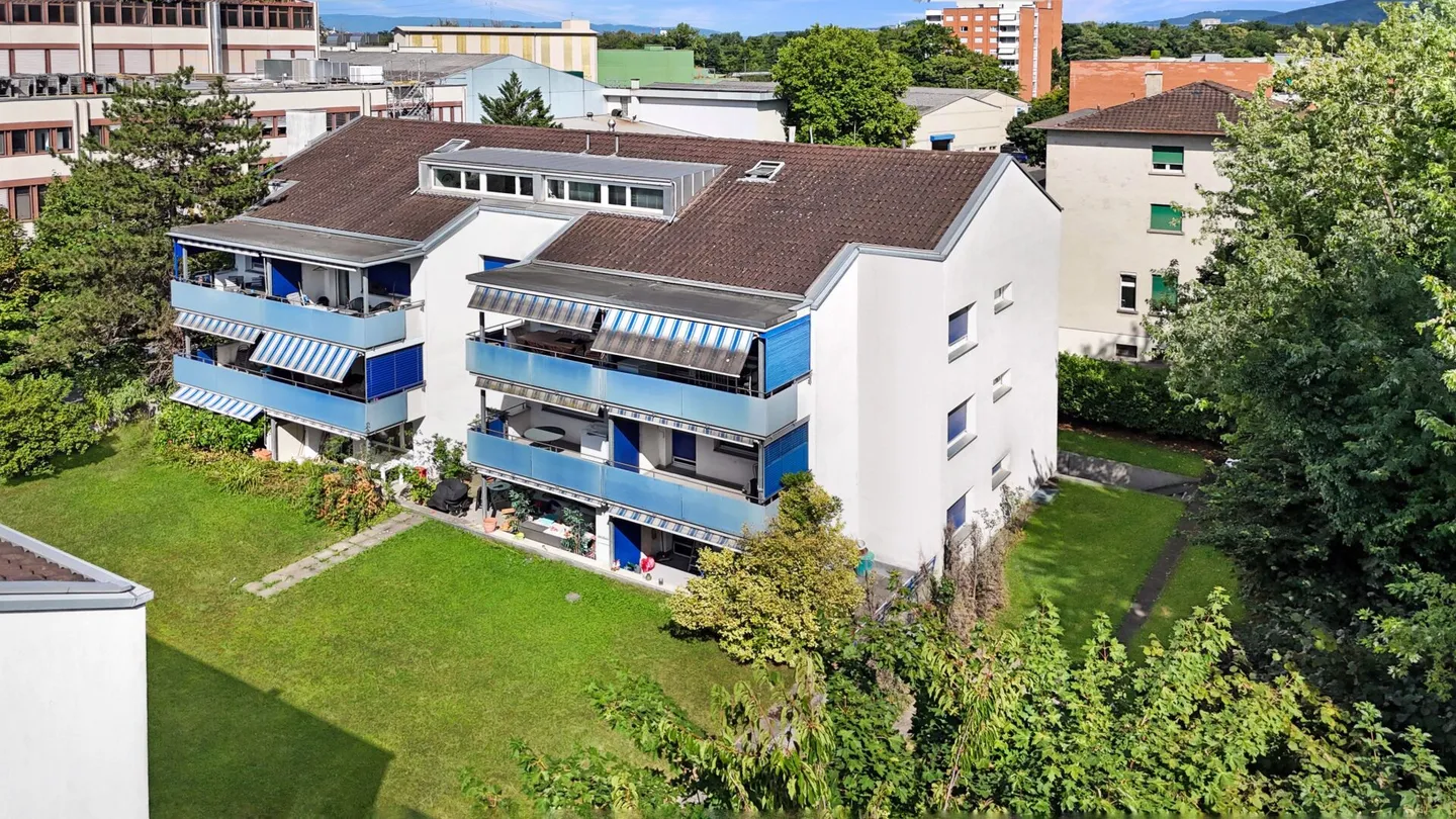 Appartamento accogliente con ampio balcone, cantina e posto auto - Foto 12 di 14