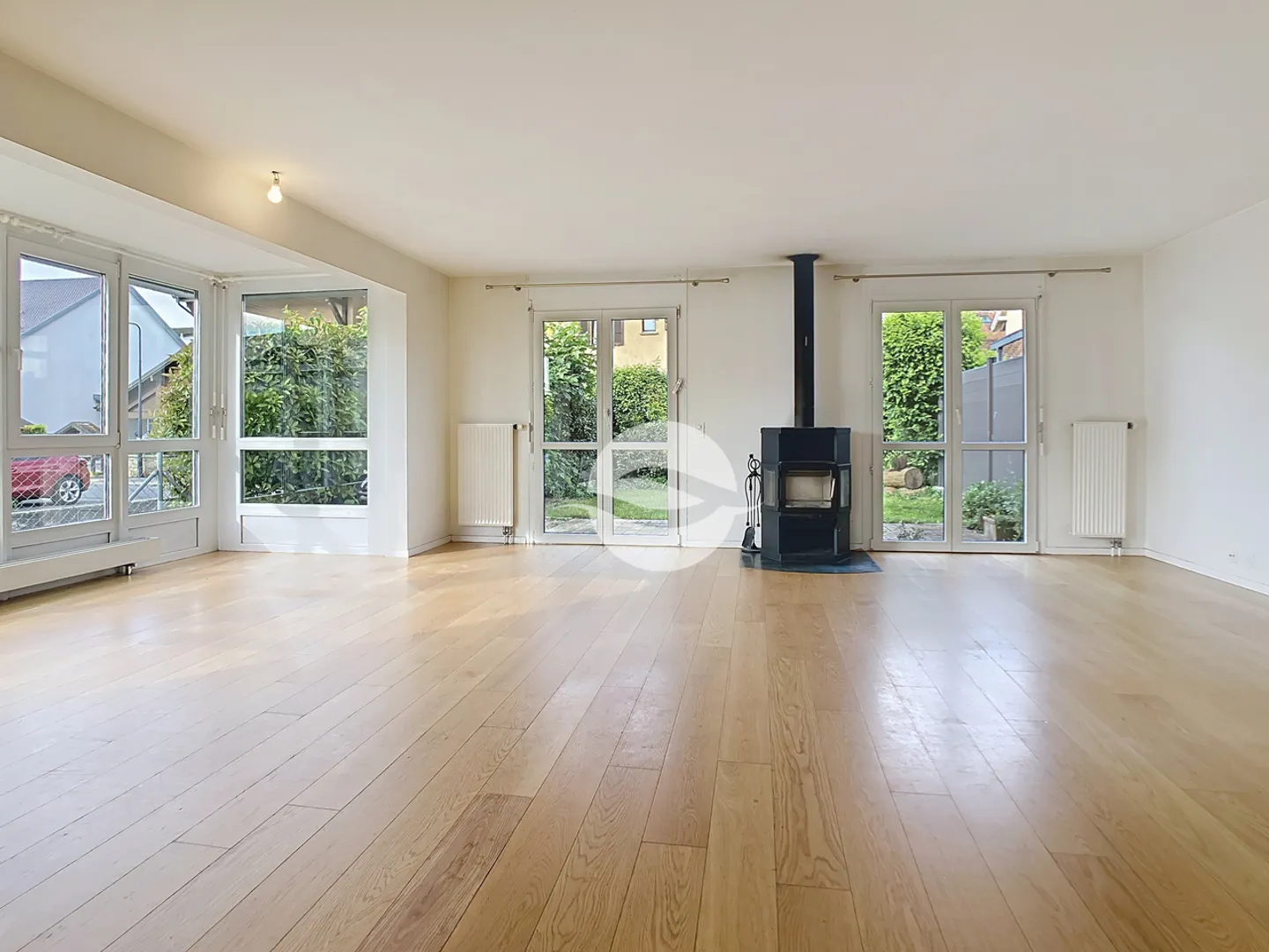 Schönes Giebelhaus im Zentrum von Founex - Foto 1 von 13