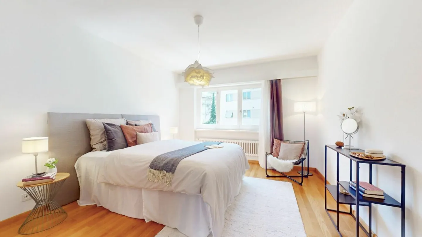 Charming City Apartment with Two Balconies - Photo 4 of 8
