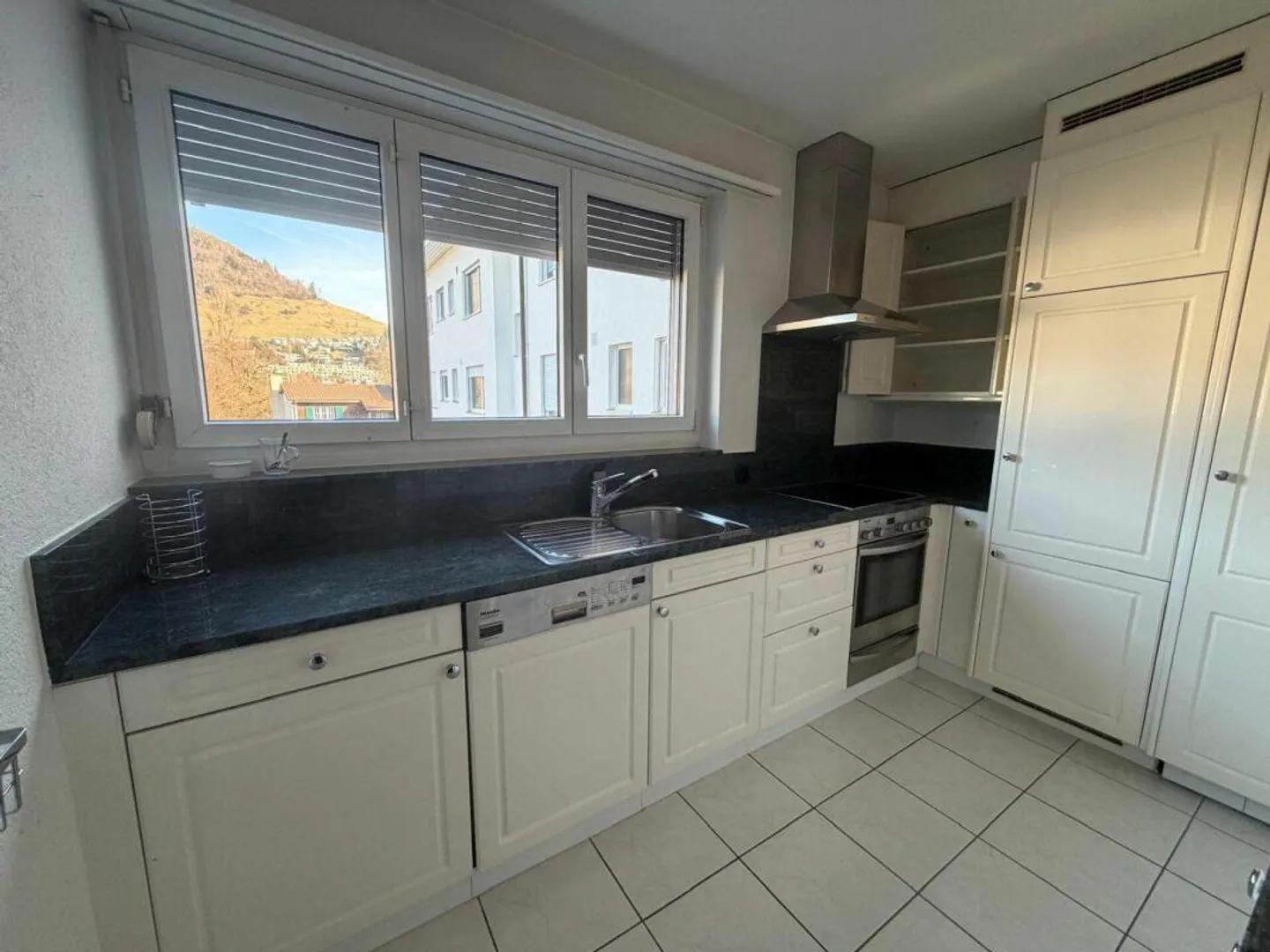 Central and quiet residential location with a view of greenery - guaranteed comfort - Photo 1 of 7