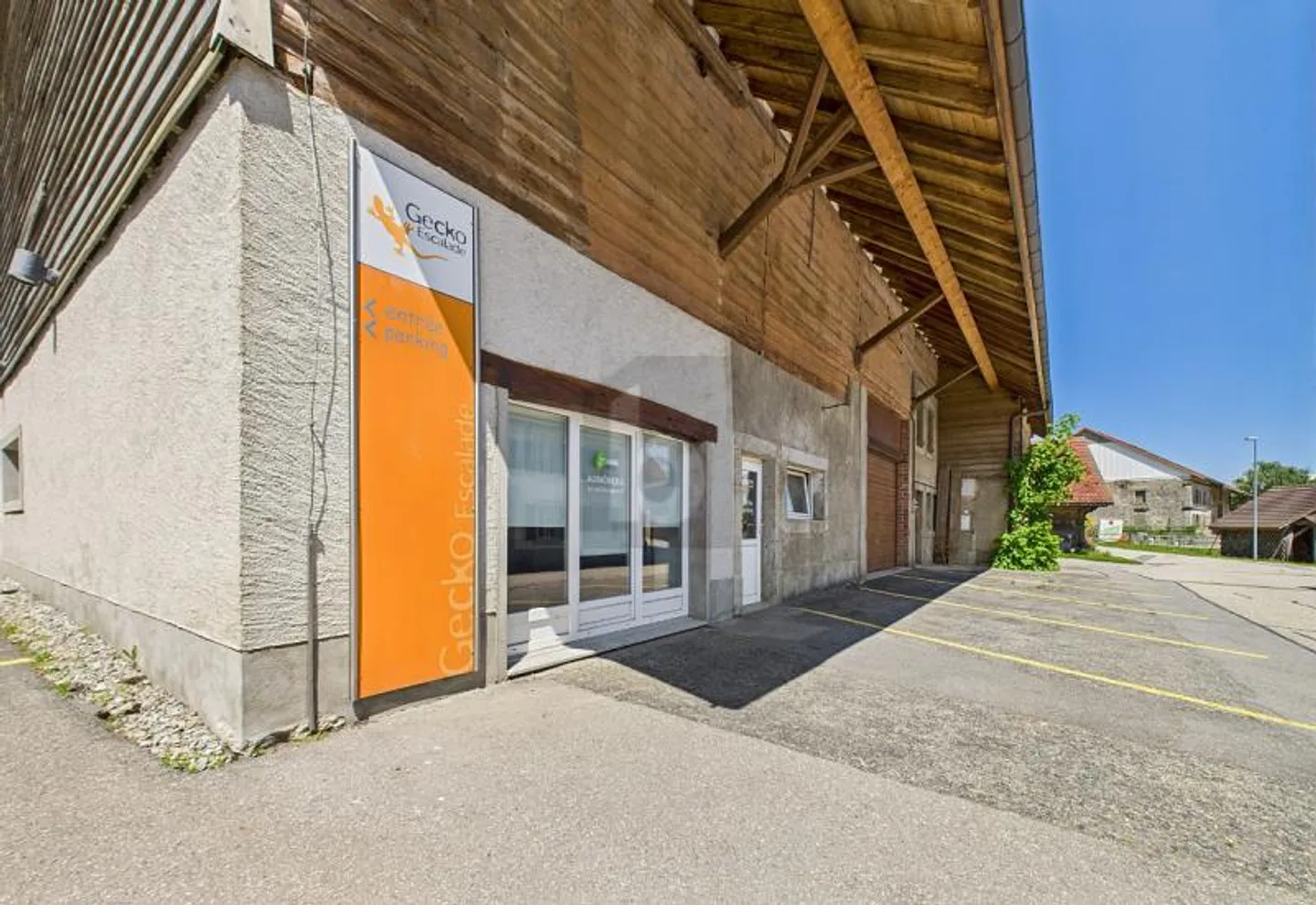 GRANGE AVEC ESPACE ESCALADE ET RENDEMENT TOP ! - Foto 2 von 6