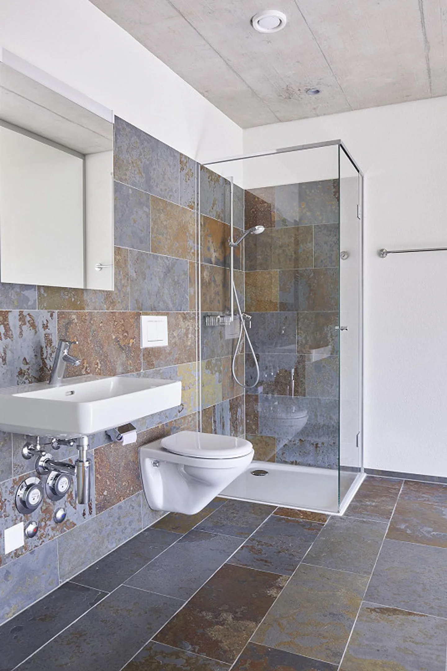 Modern Attic 2 1/2 Rooms Near the Center - Photo 11 of 12