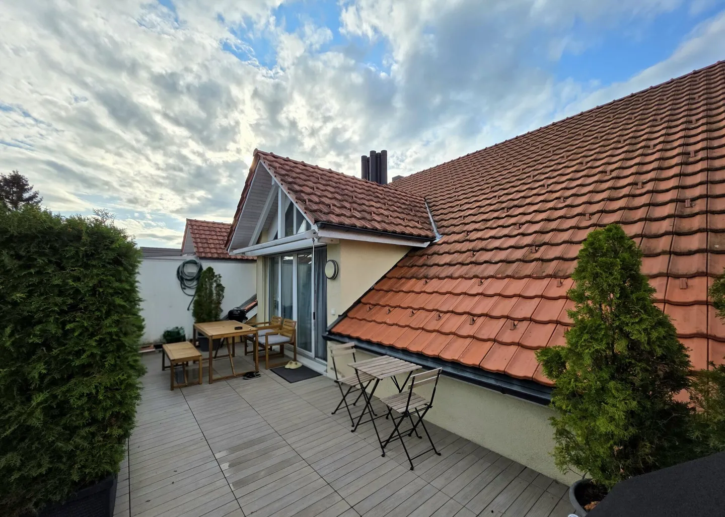 Vivere sopra i tetti di Würenlos! Elegante appartamento maisonette di 6,5 stanze - Foto 3 di 14
