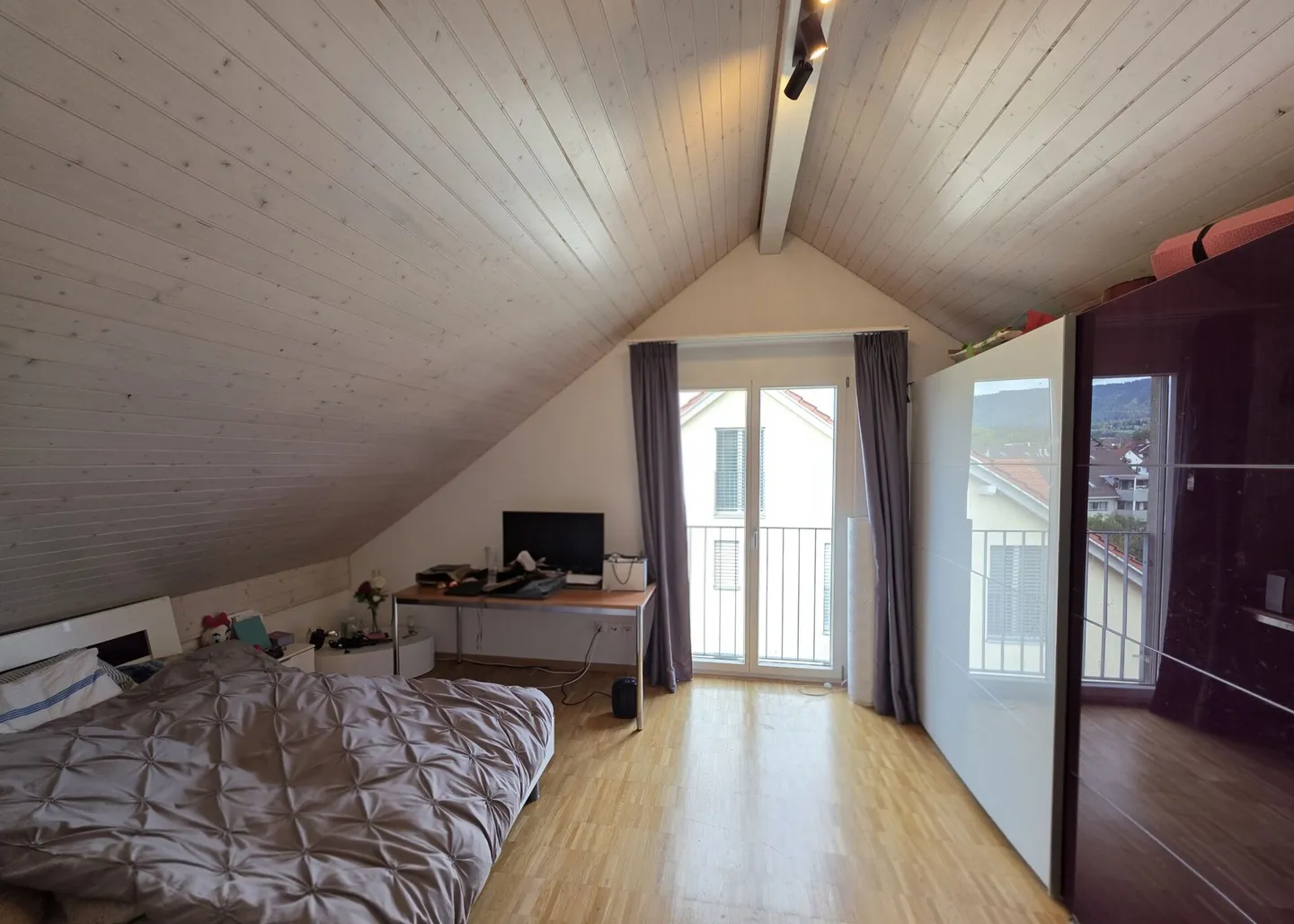 Vivere sopra i tetti di Würenlos! Elegante appartamento maisonette di 6,5 stanze - Foto 9 di 14