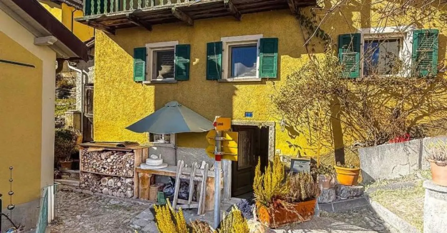 Incantevole casa unifamiliare a Santa Maria Calanca con vista panoramica - Foto 1 di 10