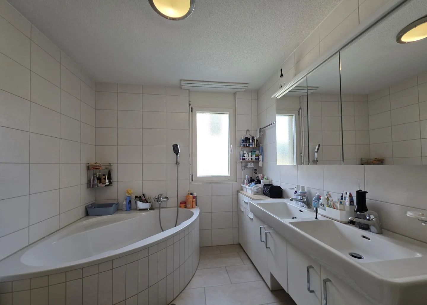 Vivere sopra i tetti di Würenlos! Elegante appartamento maisonette di 6,5 stanze - Foto 10 di 14