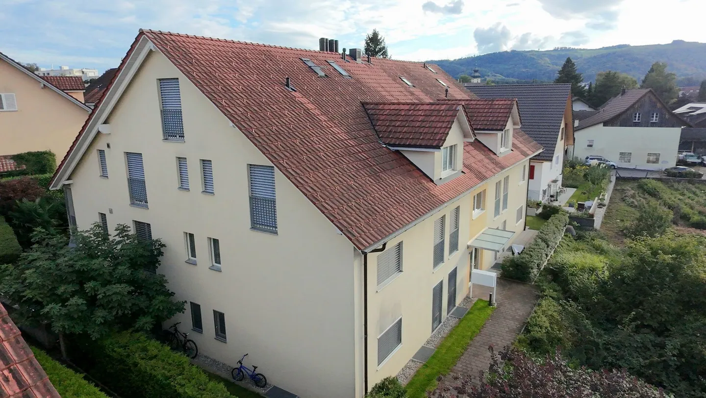 Vivere sopra i tetti di Würenlos! Elegante appartamento maisonette di 6,5 stanze - Foto 1 di 14