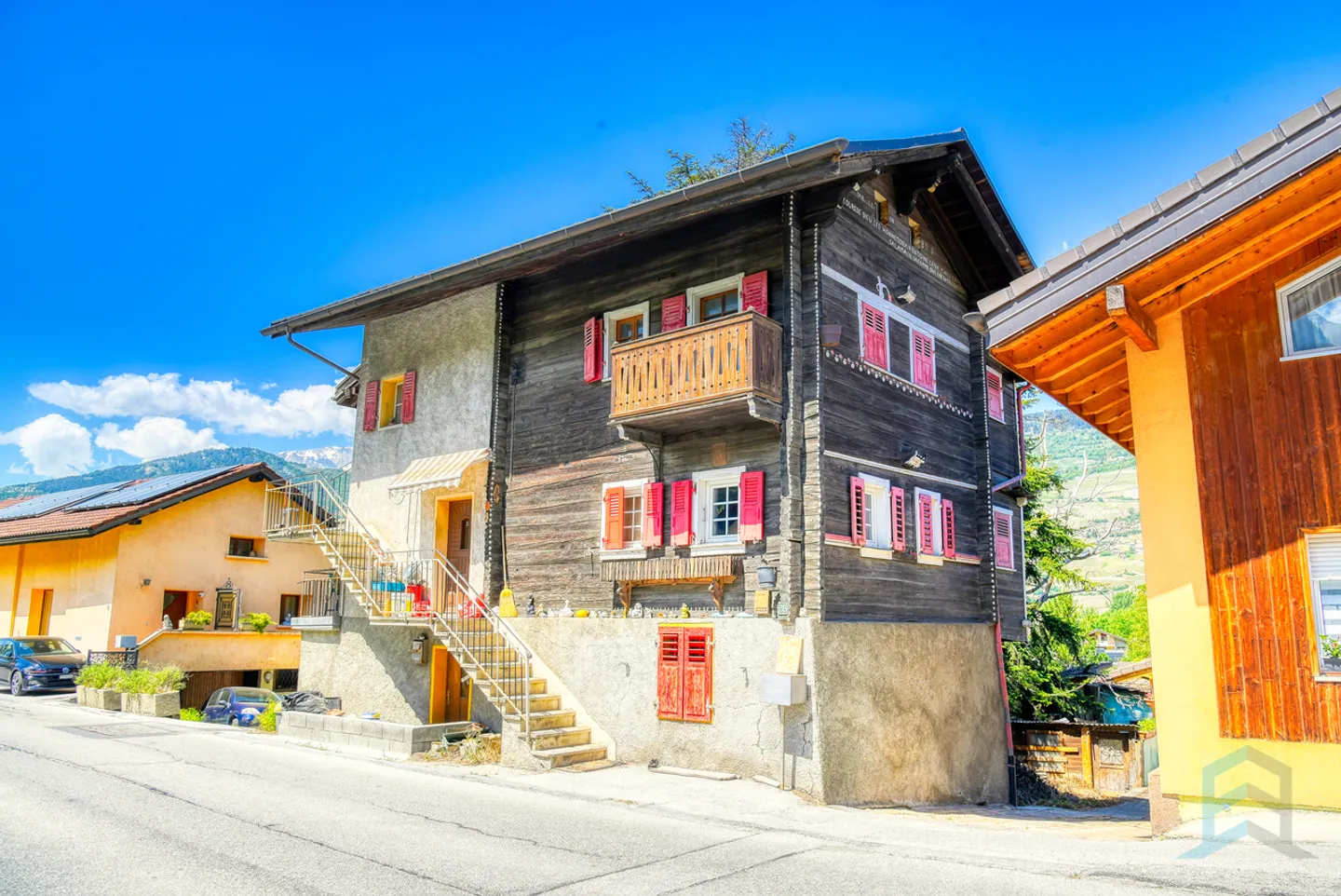 EXCLUSIVITE Immeuble de 3 appartements à rénover au centre du village - Foto 4 von 5