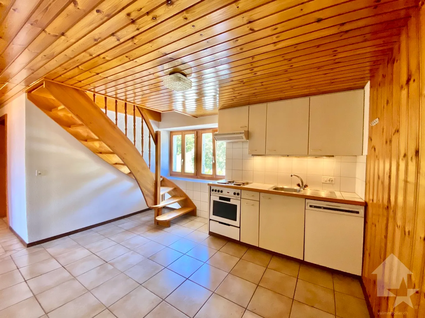 Appartamento accogliente di 4,5 stanze in posizione tranquilla da ristrutturare! - Foto 4 di 13