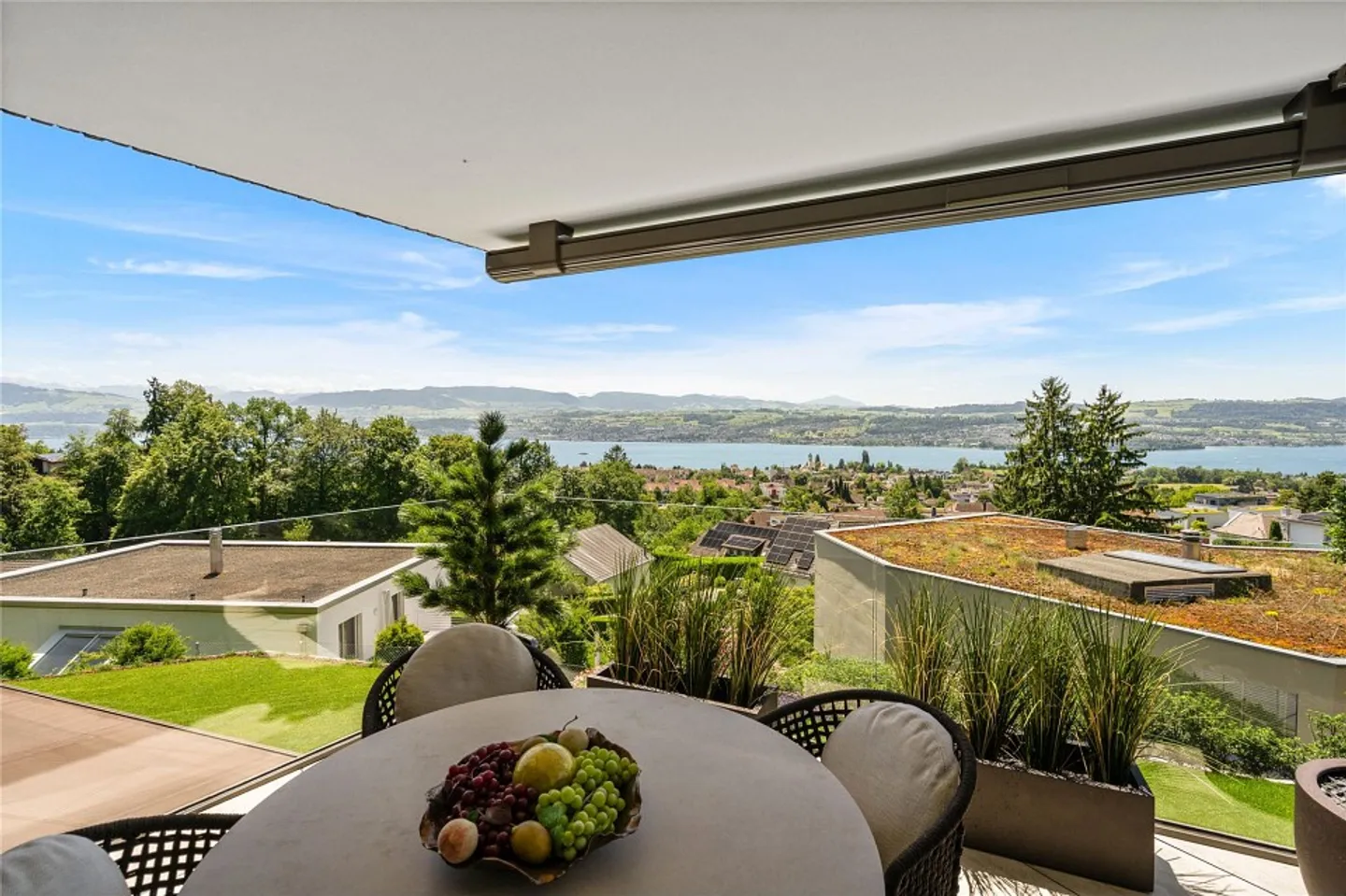 Luxuriöse Wohnung mit Seeblick - Foto 3 von 3