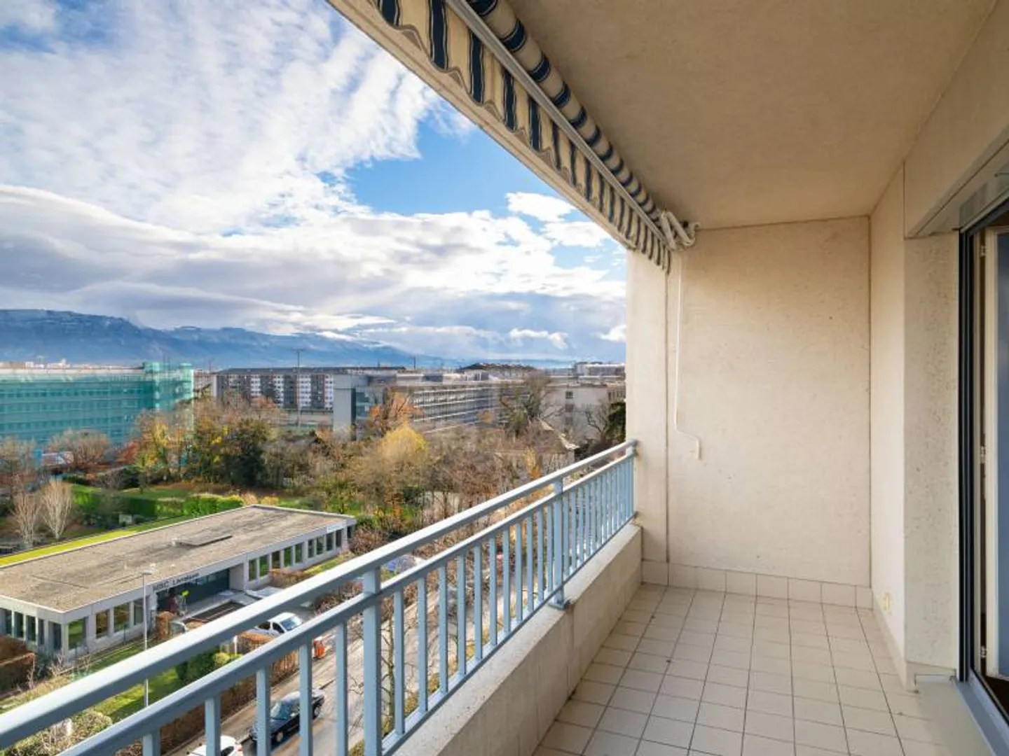 6-Zimmer-Wohnung - Foto 1 von 12