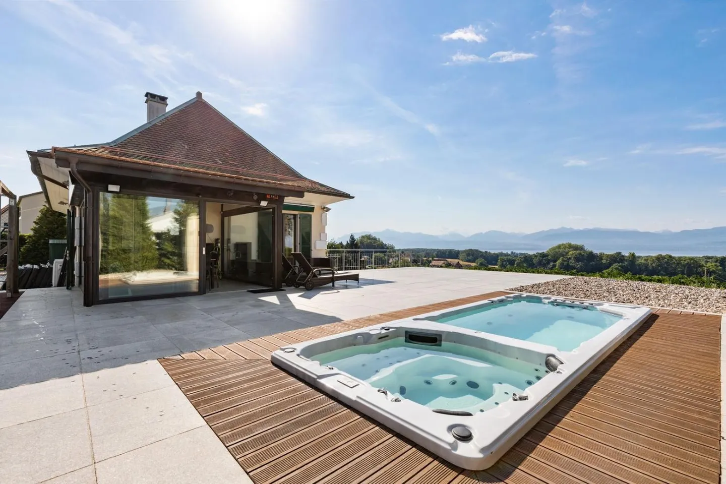 Detached villa in the heart of the vineyards with panoramic views of the lake - Photo 12 of 12