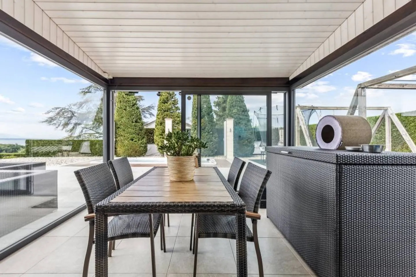 Detached villa in the heart of the vineyards with panoramic views of the lake - Photo 6 of 12