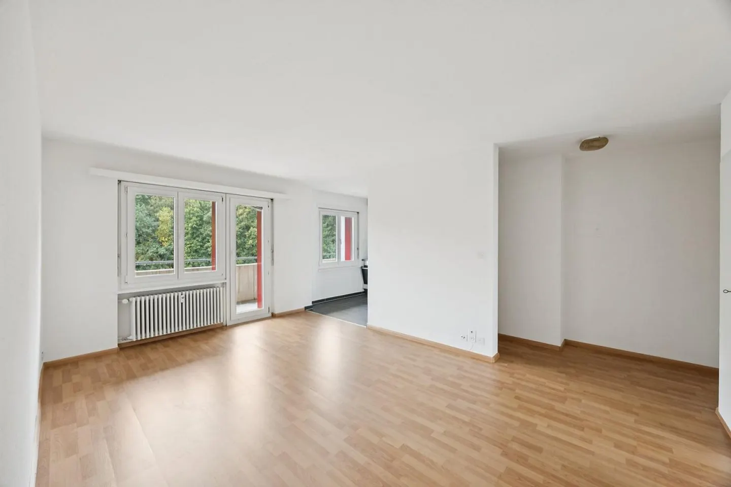 Renovated and Modern Apartment in Ostermundigen - Photo 5 of 8