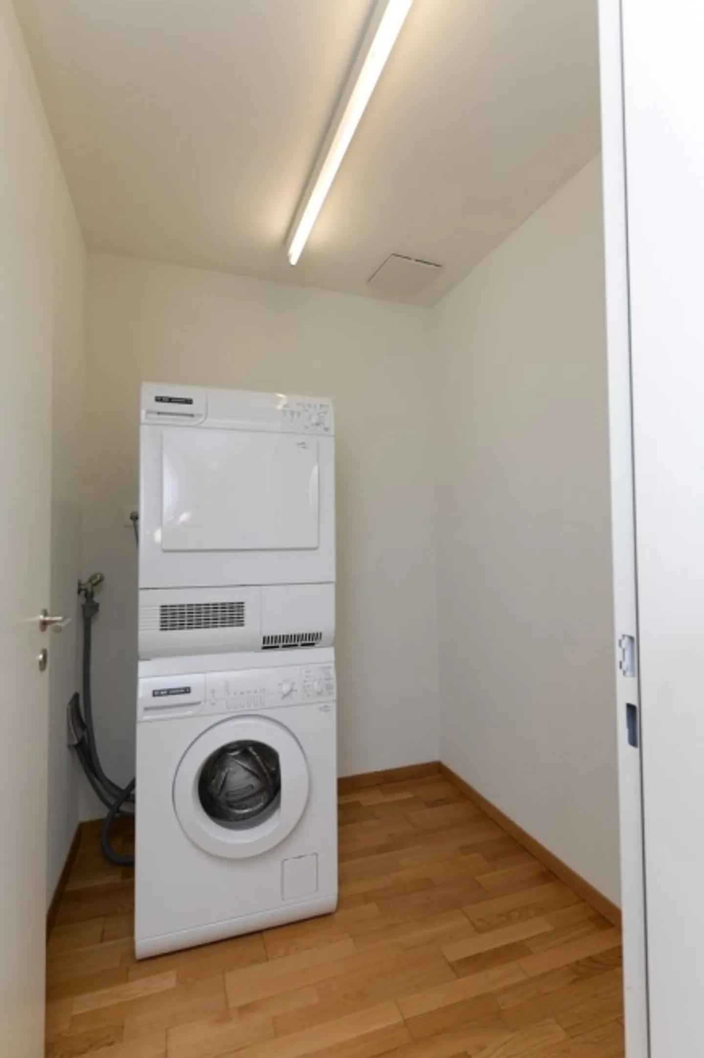 In proximity to the center with a large balcony - Photo 9 of 11