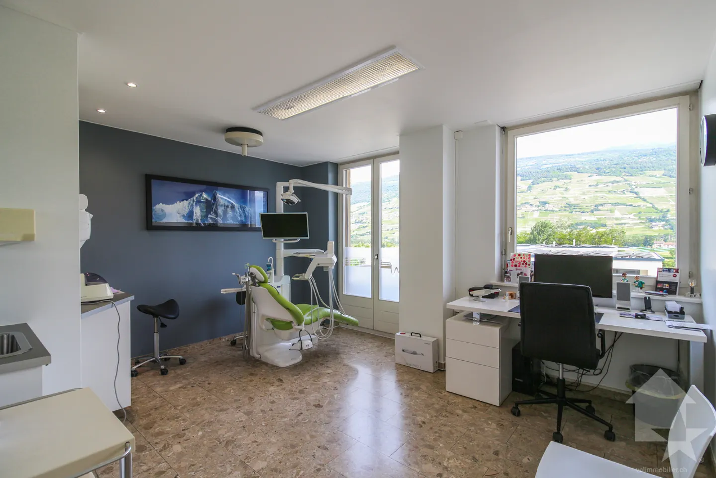 Spazio di lavoro luminoso e attraversante di 115 m2 idealmente situato - Foto 8 di 17