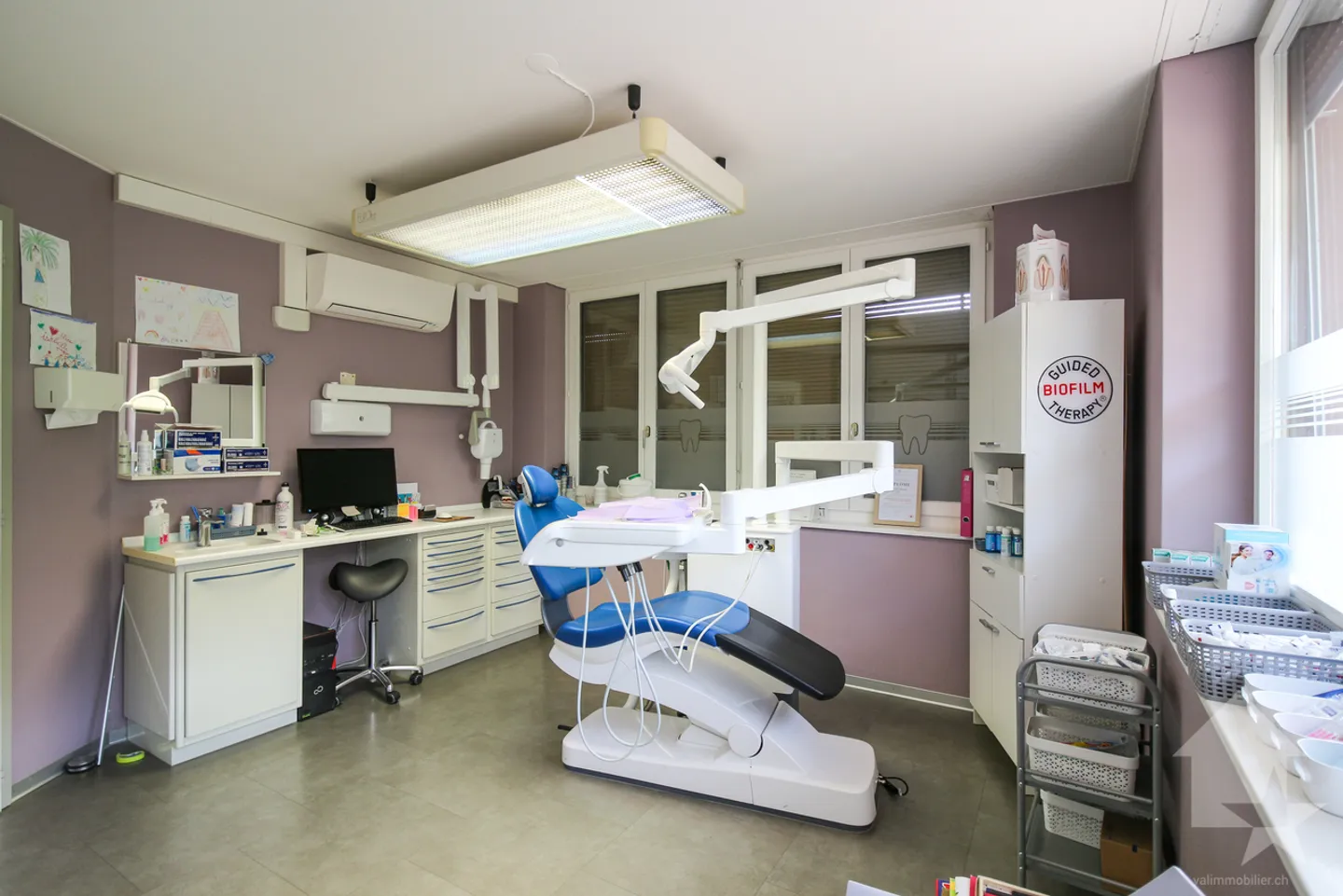 Spazio di lavoro luminoso e attraversante di 115 m2 idealmente situato - Foto 12 di 17