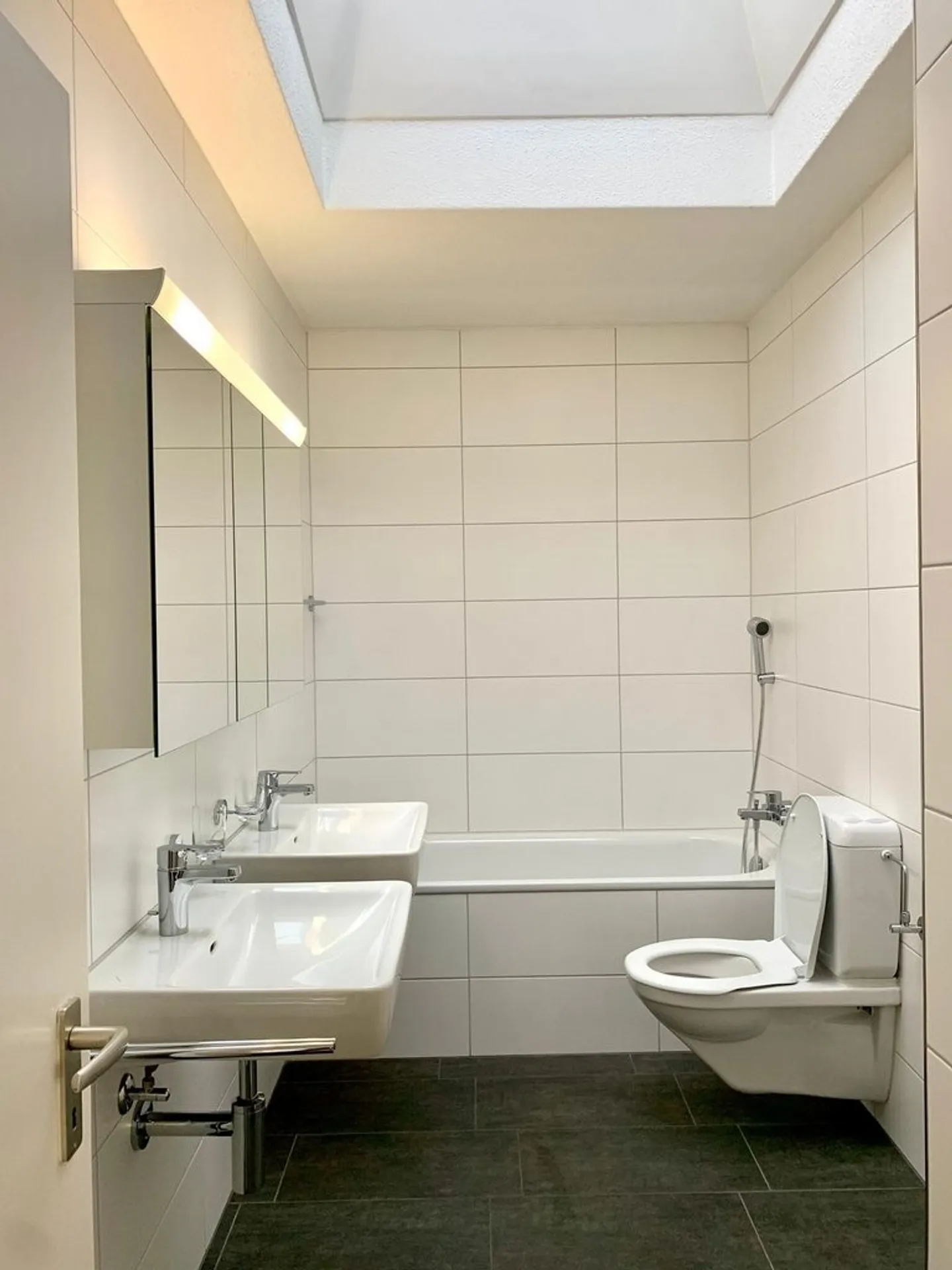 Appartement spacieux et beau au centre-ville - Photo 5 sur 11