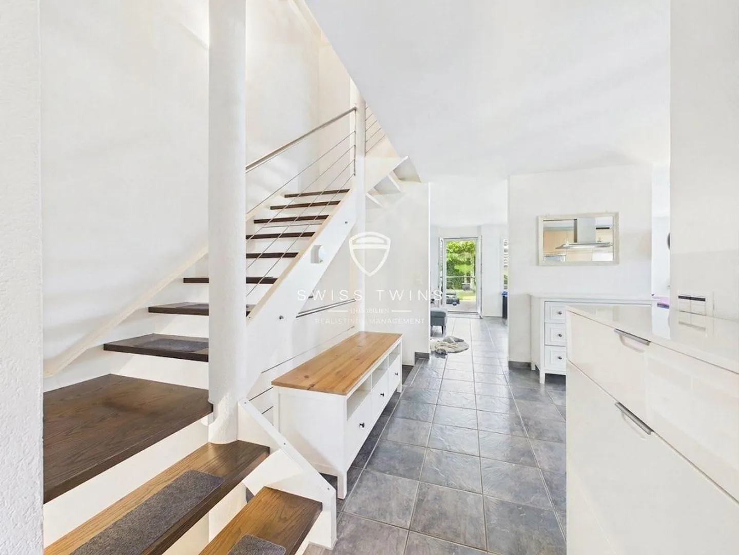 Luminoso townhouse di 5,5 stanze con atmosfera da galleria a Ottikon vicino a ... - Foto 7 di 13
