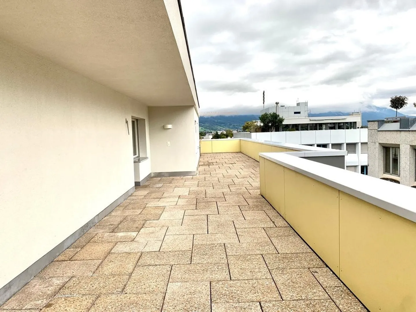 Appartement spacieux et beau au centre-ville - Photo 10 sur 11