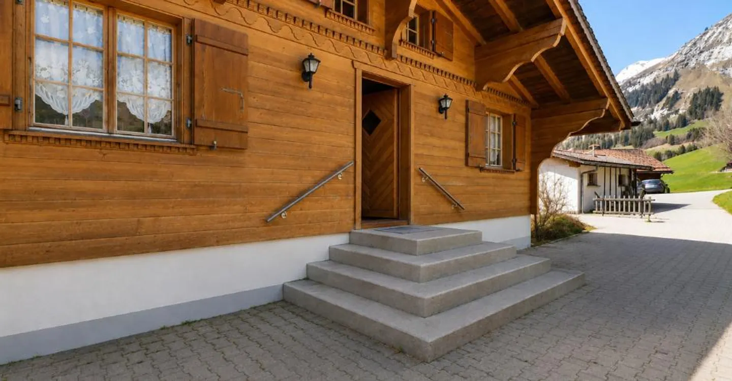 Charmantes Chalet mit Grossem Potenzial - Foto 1 von 5