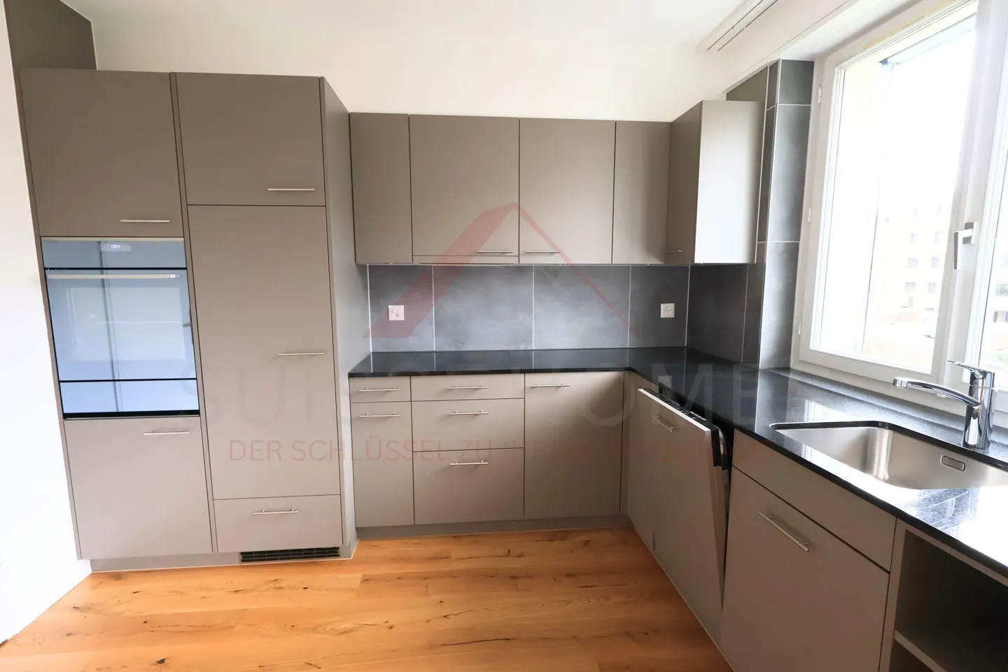 Attraente proprietà di investimento a Frenkendorf - appartamento ristrutturato di 3,5 locali con contratto di locazione a lungo termine sicuro - Foto 3 di 15