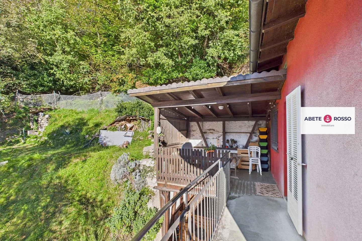 Semi-detached house with 2 apartments overlooking Lake Lugano - Photo 3 of 18