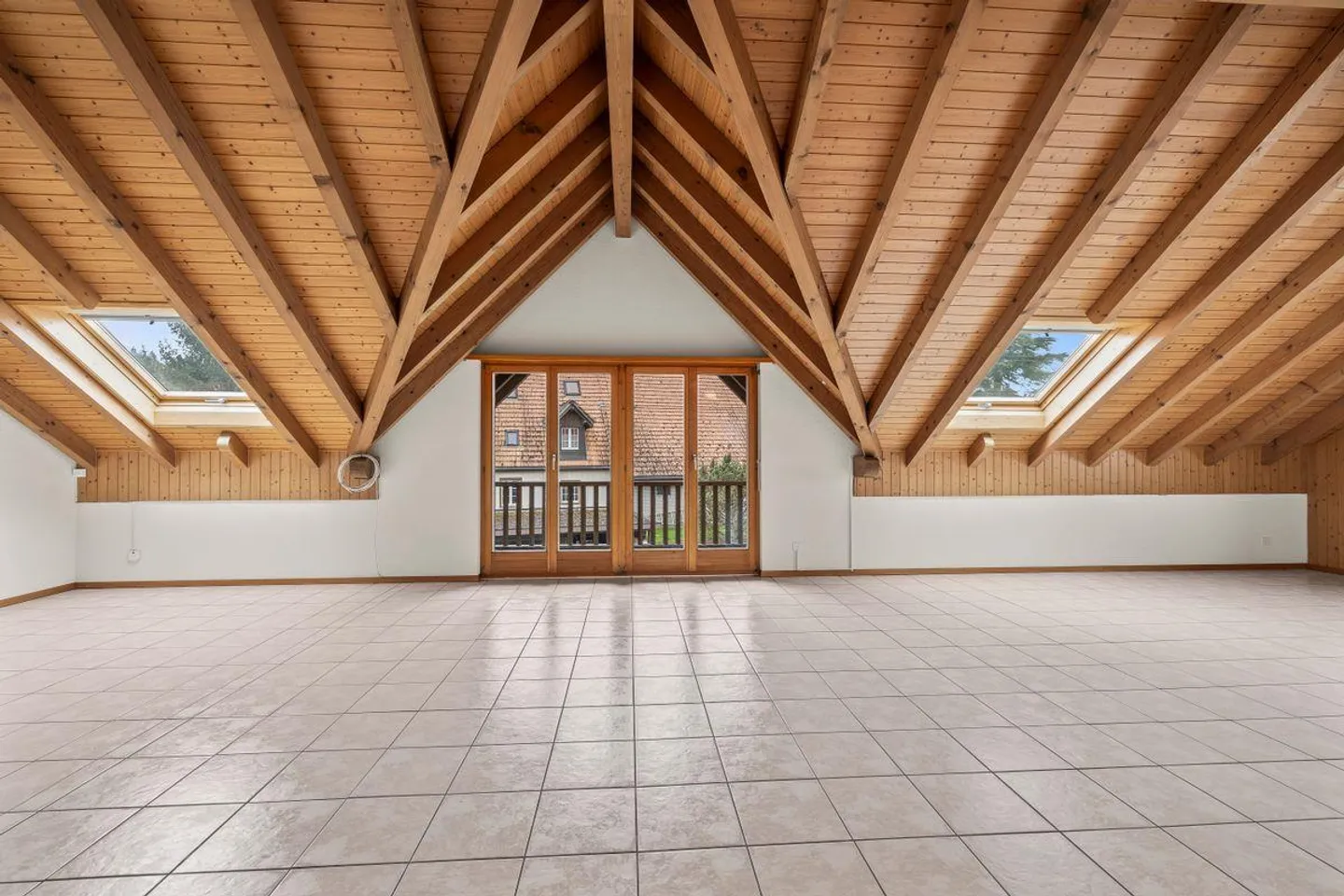 NoSta Real Estate AG - Maisonette à prix réduit - Beaucoup d'espace à petit prix ! - Photo 4 sur 13