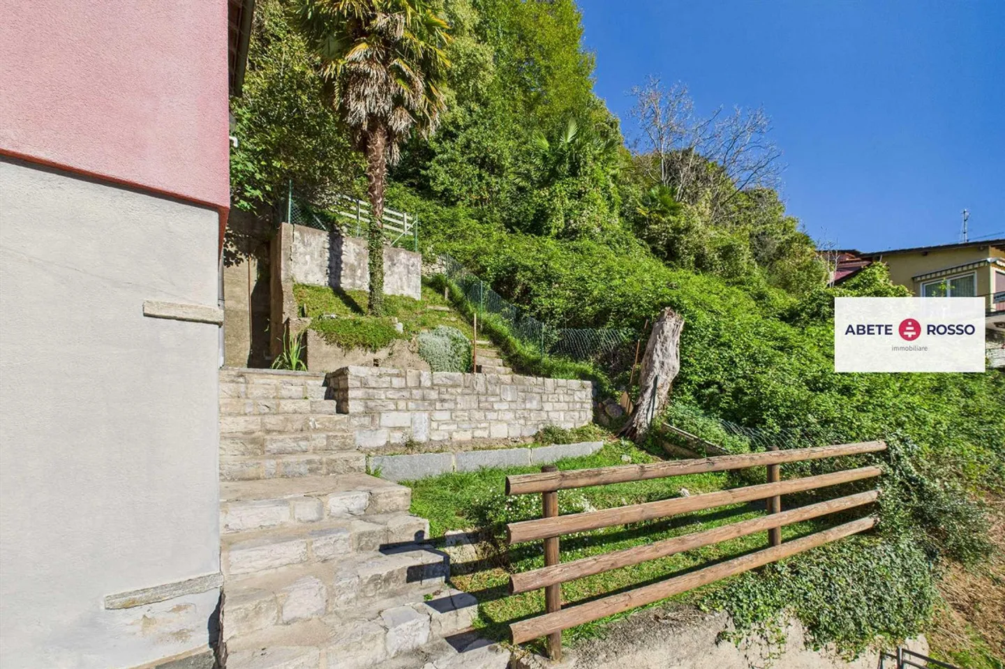 Semi-detached house with 2 apartments overlooking Lake Lugano - Photo 15 of 18