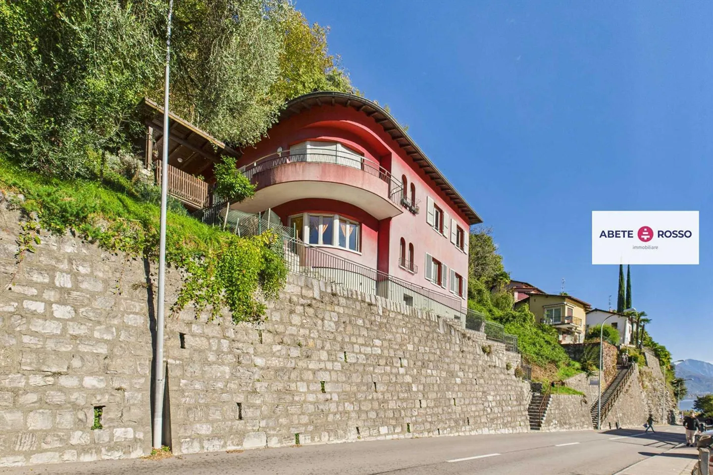 Semi-detached house with 2 apartments overlooking Lake Lugano - Photo 17 of 18
