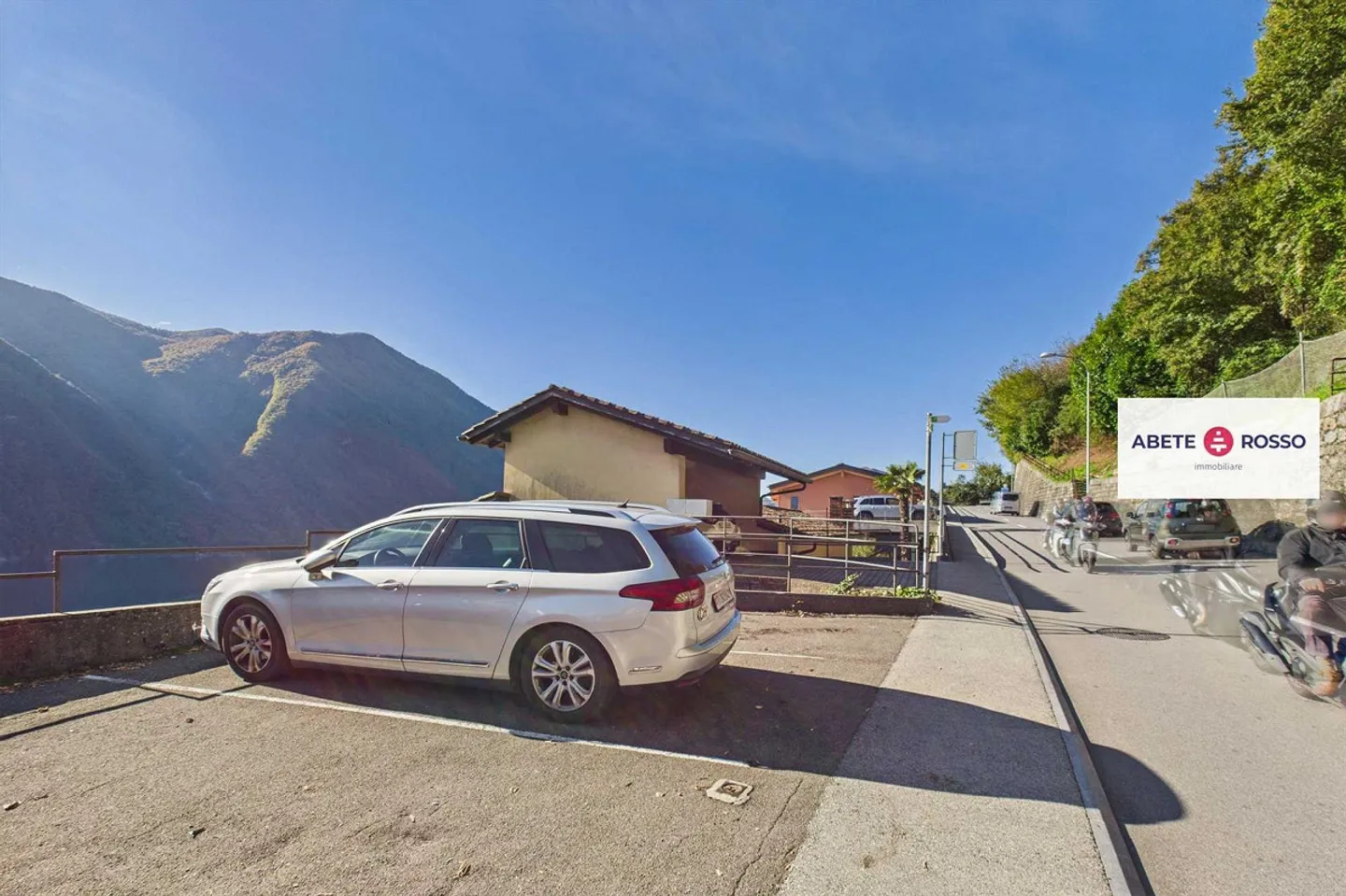 Semi-detached house with 2 apartments overlooking Lake Lugano - Photo 18 of 18