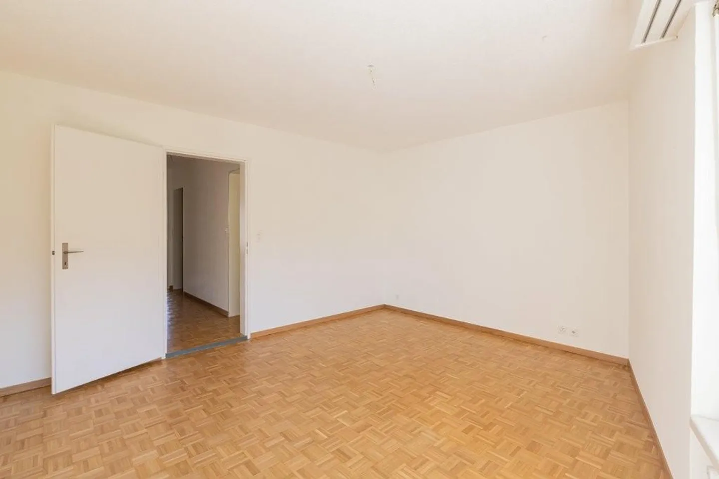 Moderno appartamento di 3.5 locali a Langnau ZH - Foto 3 di 8