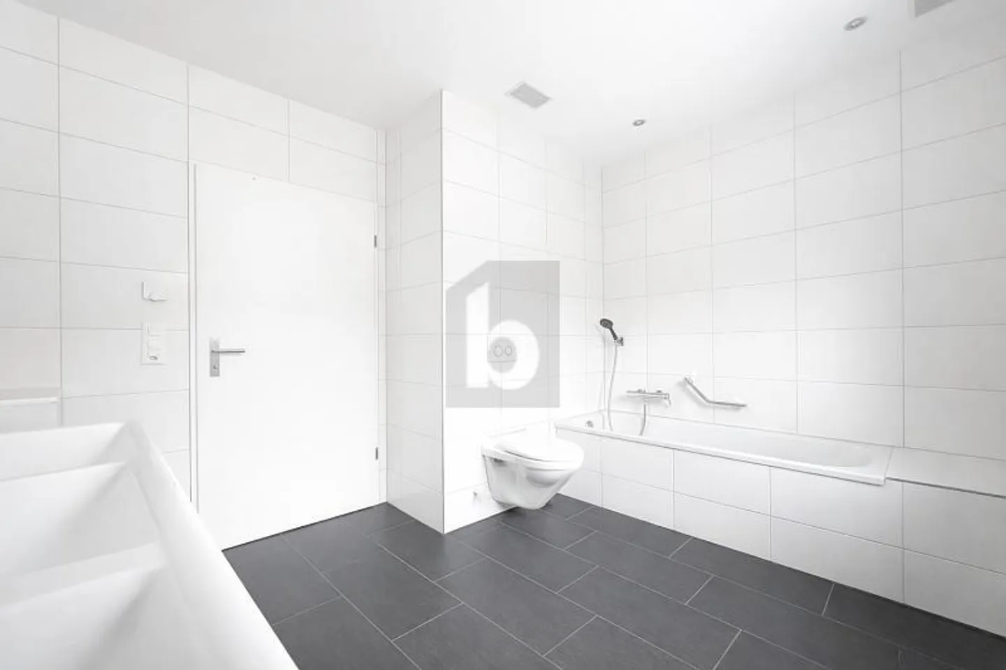 Modernes Apartment mit Balkon - Foto 2 von 6