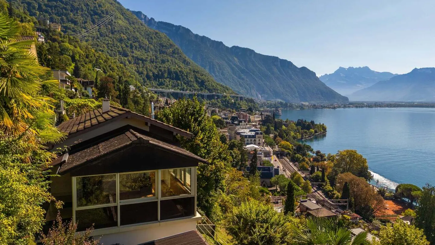 VILLA DE 3 APPARTEMENTS - VUE LAC IMPRENABLE - BIEN RARE - EXCLUSIVITÉ - Foto 3 di 14