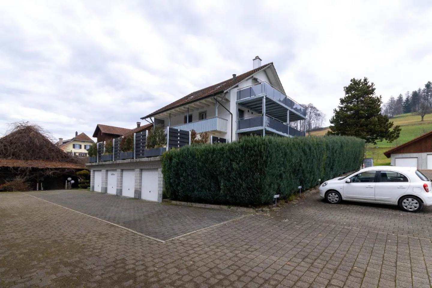 Bright 4.5-room apartment on the 1st floor with large balcony – Walde AG - Photo 1 of 5