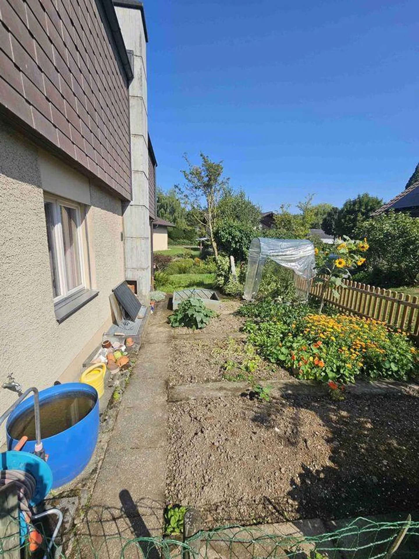 5.5-Zimmer Einfamilienhaus mit sehr grossem Garten - Foto 3 von 7