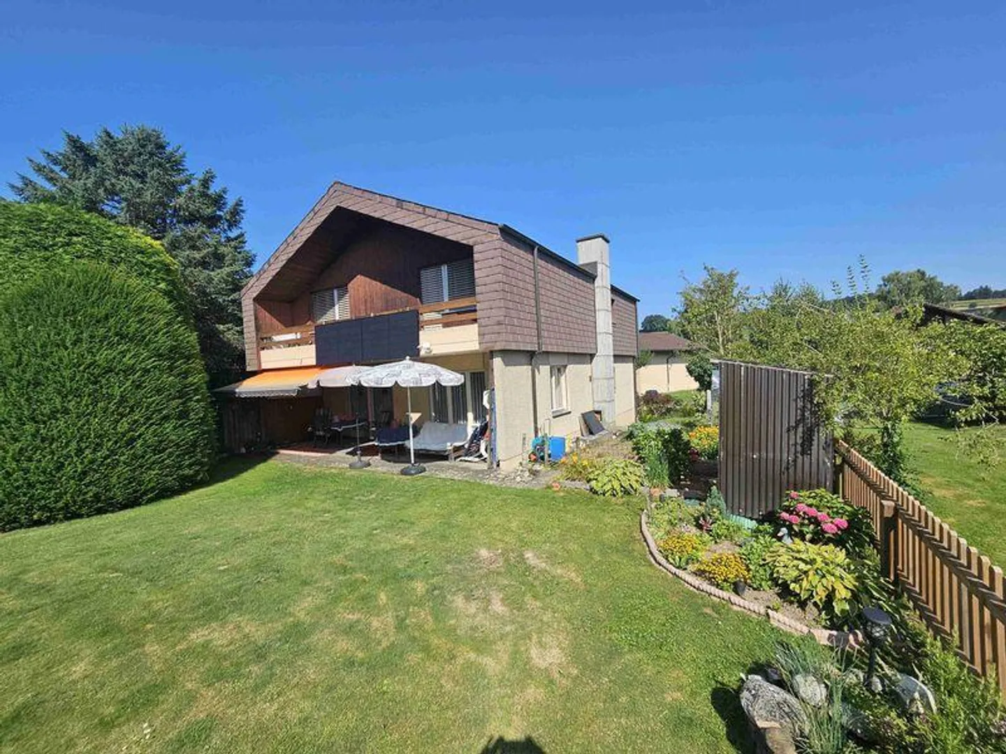 5.5-Zimmer Einfamilienhaus mit sehr grossem Garten - Foto 6 von 7