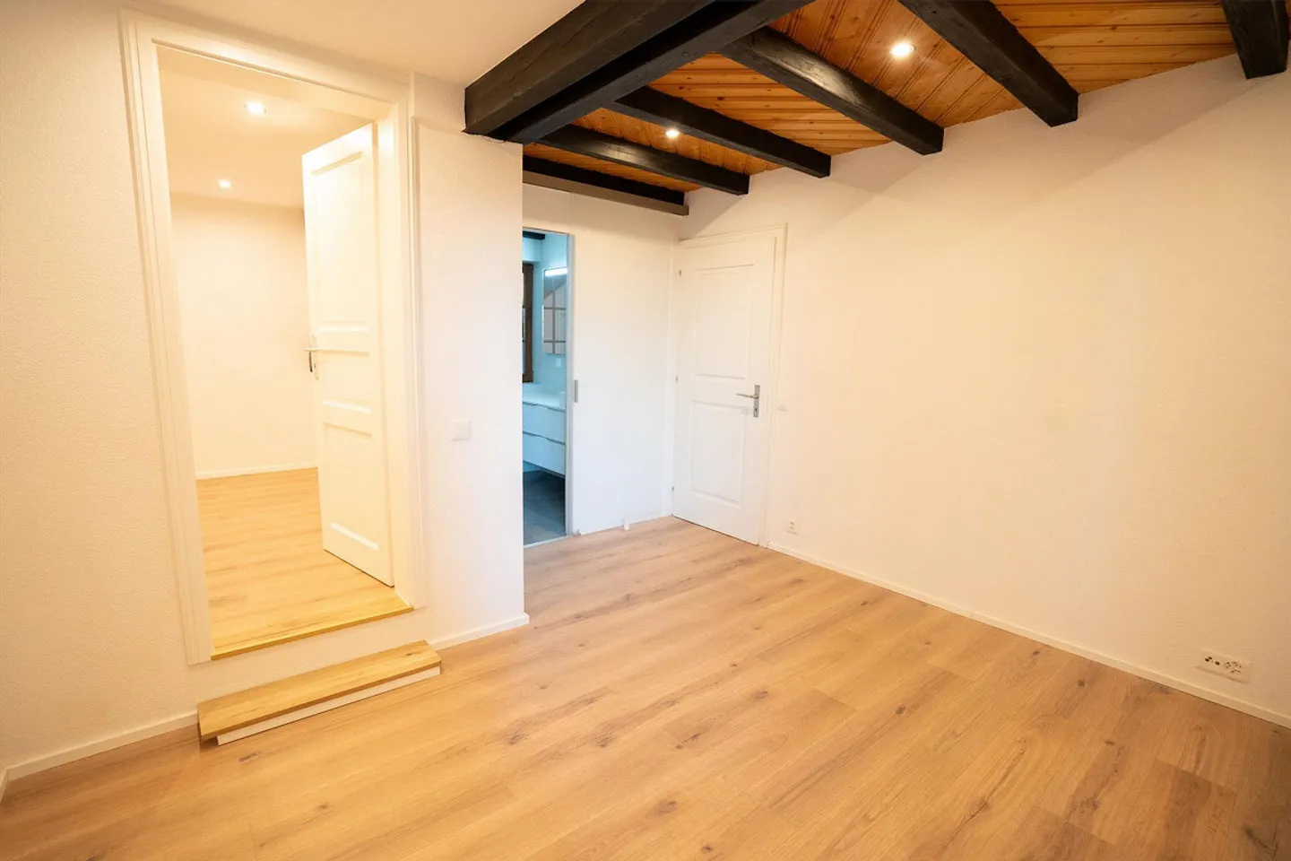 Sezione di casa affascinante con bellissimo giardino e terrazza - Foto 3 di 12